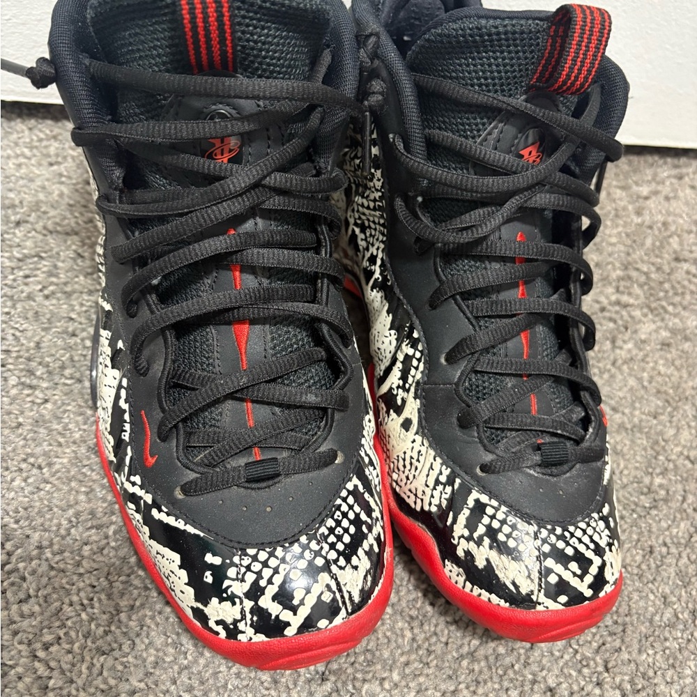 Nike Kids Black, Red & White Patterned Sneakers